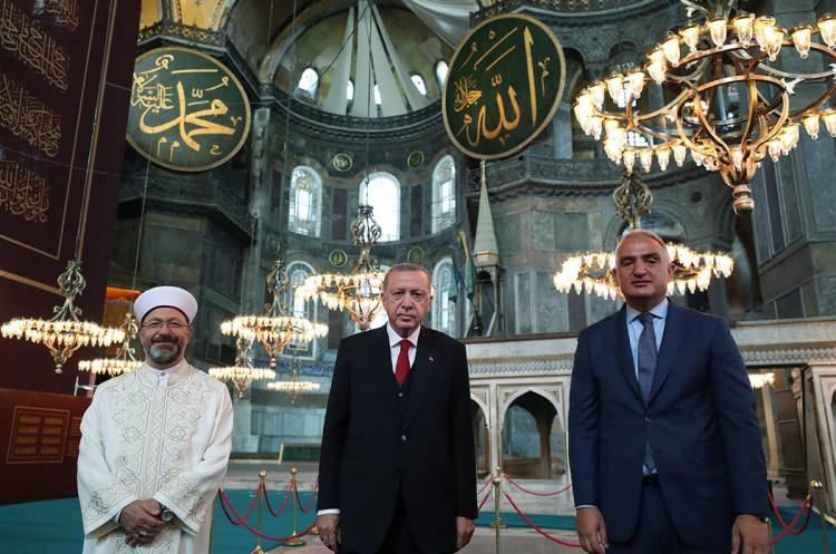 <p>Hemen ardından Cumhurbaşkanı Sayın Recep Tayyip Erdoğan imzası ile yayımlanan 2729 sayılı Cumhurbaşkanlığı kararnamesiyle Ayasofya yeniden ibadete açılmıştır.<strong></strong></p>