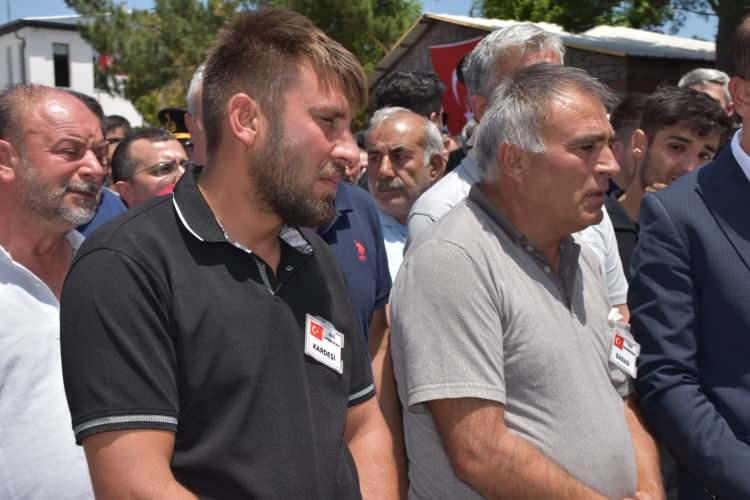 <p><strong><span style="color:rgb(178, 34, 34)">'BUNLARI SANA TOPLADIM BABA, NEREYE GİTTİN'</span></strong></p>
<p> </p>