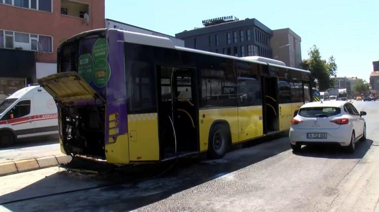 <p>İtfaiye ekiplerinin çalışması sonucunda otobüste çıkan yangın söndürüldü. </p>