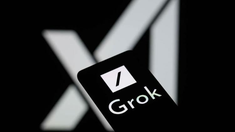 <p><strong>KÜFÜRLÜ PAYLAŞIMLAR KALDIRILIYOR</strong></p>
<p> </p>
<p>Grok'un X hesabından konuya ilişkin yapılan ilk açıklamada, Grok tarafından yapılan son paylaşımların farkında olunduğu ve uygunsuz paylaşımları kaldırmak için aktif olarak çalışıldığı ifade edildi.</p>
<p>Sistemin geliştiricisi xAI'ın uygunsuz içeriklerden haberdar olduktan sonra, robotun X'te paylaşım yapmasından önce nefret söyleminin önüne geçmek için harekete geçtiği belirtildi.</p>