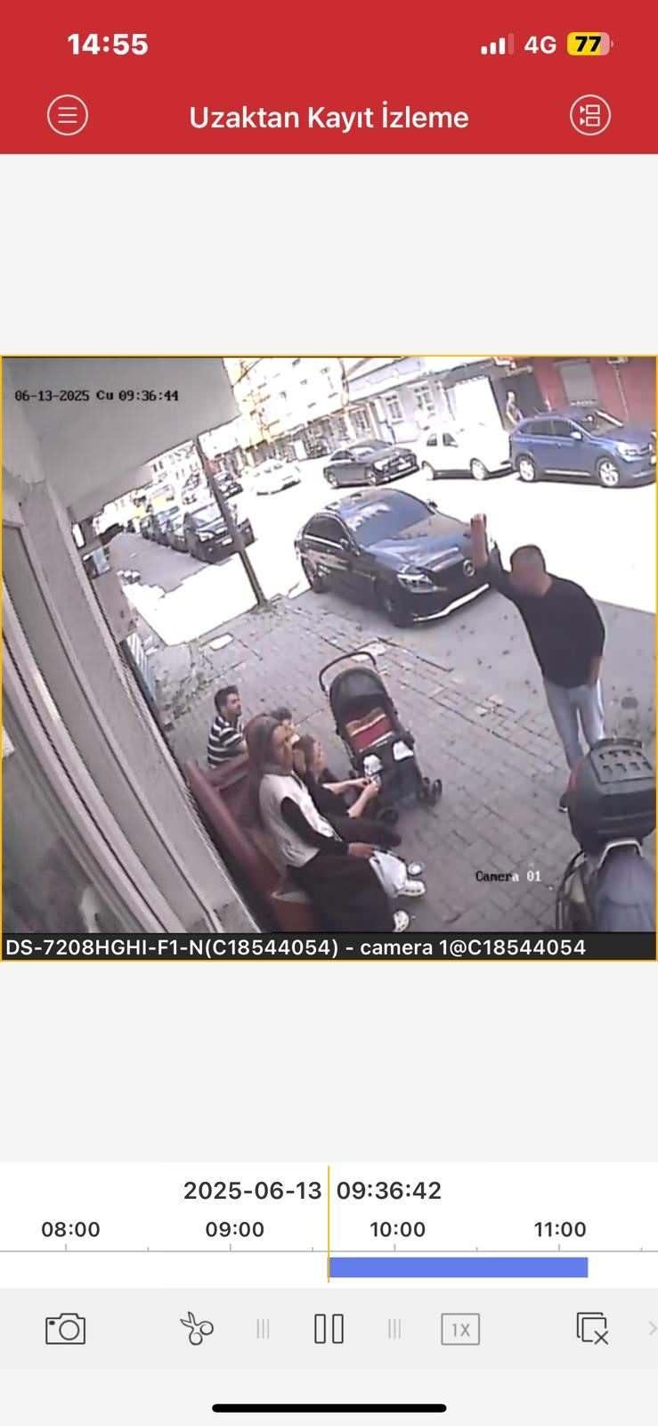 <p>Çevredeki vatandaşlar yanan Sanduvaç'ı görünce kovalarla su döktü. </p>
