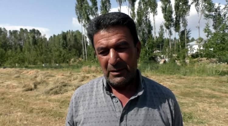 <p>Dalış turizmi için de büyük önem taşıyan gölde yaşanan çekilme, Erciş ilçesine bağlı yaklaşık 3 bin nüfuslu Gölağzı ile 2 bin nüfuslu Kasımbağı mahalleleri arasındaki mesafe karadan 1 kilometreye düştü. </p>