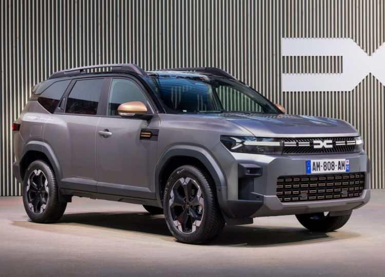 <p>Renault Boreal’in endüstriyel stratejisi iki kıtaya yayılan bir sistem üzerine kuruluyor. Model, Latin Amerika pazarı için Brezilya’nın Curitiba kentinde, Avrupa dışındaki 50'den fazla ülke için ise Türkiye’de Bursa’da üretilecek.<br />
<br />
<br />
Türkiye’deki üretim tesisi, Doğu Avrupa, Orta Doğu ve Akdeniz ülkelerini kapsayan 50’den fazla pazara yakınlığı sayesinde hem lojistik verimlilik hem de üretim maliyetlerinde avantaj sağlayacak.</p>