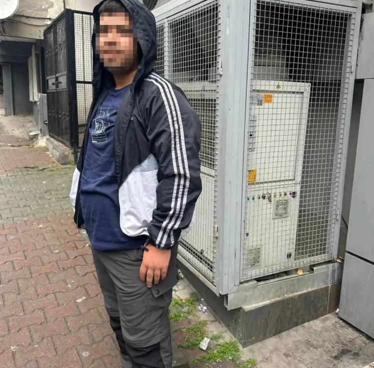 <p>İddiaya göre, duyma ve konuşma engelli Ahmet Sanduvaç'ın telefonu Ö.A. tarafından çalındı. </p>