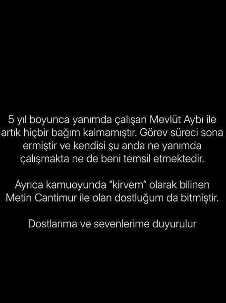 <p><span style="color:#FF0000"><strong>"DOSTLUĞUM DA İŞ ARKADAŞLIĞIM DA BİTMİŞTİR"</strong></span></p>
<p><span style="color:#000000"><strong>Uzun yıllardır hayatında olan bu iki ismi hayatından çıkaran Tatlıses, paylaşımında şu ifadelere yer verdi:</strong></span></p>
<p><span style="color:#000000"><strong>"5 yıl boyunca yanımda çalışan Mevlüt Aybı ile artık hiçbir bağım kalmamıştır. Görev süreci sona ermiştir ve kendisi şu anda ne yanımda çalışmakta ne de beni temsil etmektedir. Ayrıca kamuoyunda 'kirvem' olarak bilinen Metin Cantimur ile olan dostluğum da bitmiştir. Dostlarıma ve sevenlerime duyurulur."</strong></span></p>
