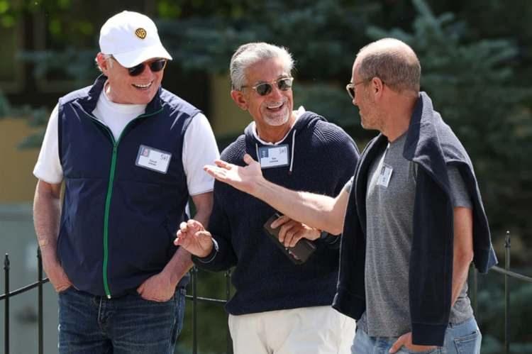 <p><strong><span style="color:#000000">Warner Bros. Discovery CEO'su David Zaslav, Monumental Sports & Entertainment CEO'su Ted Leonsis ve Angie's List CEO'su Joey Levin.</span></strong></p>