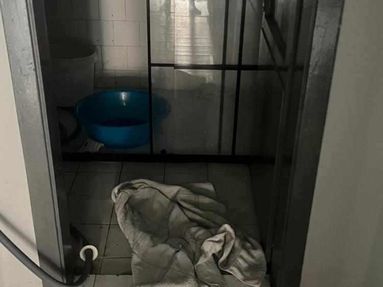 <p>İhbar üzerine olay yerine sağlık ve polis ekipleri sevk edildi. Çocuklara ilk müdahale, sağlık ekipleri tarafından olay yerinde yapıldı. </p>