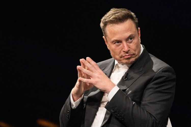 <p><strong>'KONU ELE ALINIYOR'</strong></p>
<p> </p>
<p>Musk X'ten yaptığı paylaşımda, "Grok, kullanıcı yönlendirmelerine fazla uyumluydu. Aslında memnun etmeye ve manipüle edilmeye çok hevesliydi. Bu konu ele alınıyor" ifadelerini kullandı.</p>
