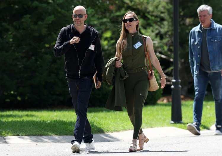 <p><span style="color:#000000"><strong>Spotify CEO'su Danial Ek ve eşi</strong></span></p>