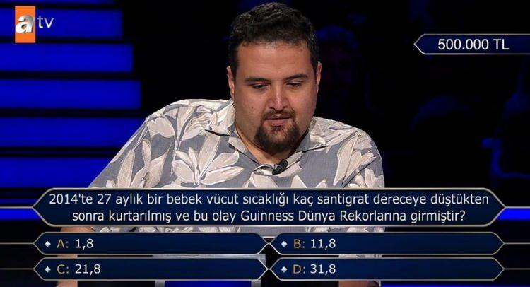 <p><span style="color:#000000"><strong>Joker haklarını doğru bir şekilde kullanan ve hızla yarışmada ilerleyen Tuğsuz, 500 bin TL değerindeki 11'inci soruyu açtırmaya hak kazandı.</strong></span></p>