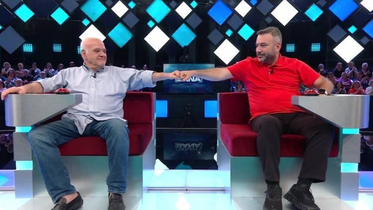 <p><span style="color:#000000"><strong>Yarışmacı koltuğunda spor yorumcusu Ertem Şener ile eski hakem ve futbol yorumcusu Ahmet Çakar oturdu.</strong></span></p>