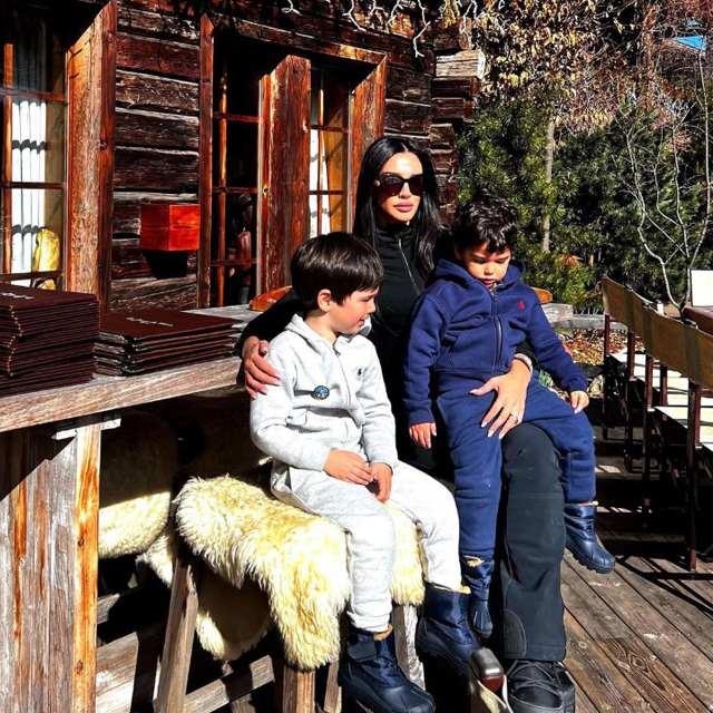 <p>Bu kez konuk olarak katıldığı bir programda çanta tutkusundan bahsetti.</p>