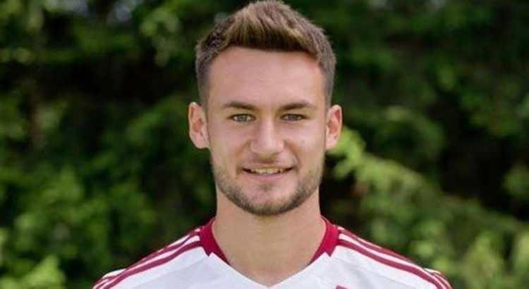 <p><strong><span style="color:#B22222">DANNY BLUM </span> | İSLAM </strong>(Hristiyandı)</p>
<p> </p>
<p>Alman futbolcudur ve 2014 yazında Sünni İslam’a geçiş yapmıştır. </p>