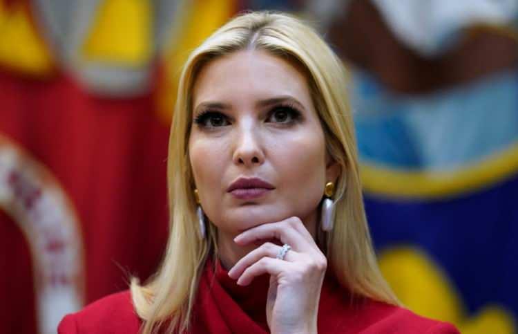 <p><strong><span style="color:#B22222">IVANKA TRUMP </span> |  YAHUDİ </strong> (Hristiyandı)</p>

<p> </p>

<p>Donald Trump'ın kızı</p>

<p> </p>

<p>2009’da Jared Kushner ile evlenmeden önce Presbiteryen Hristiyan’dı, evlilikle birlikte Yahudiliğe geçti. </p>
