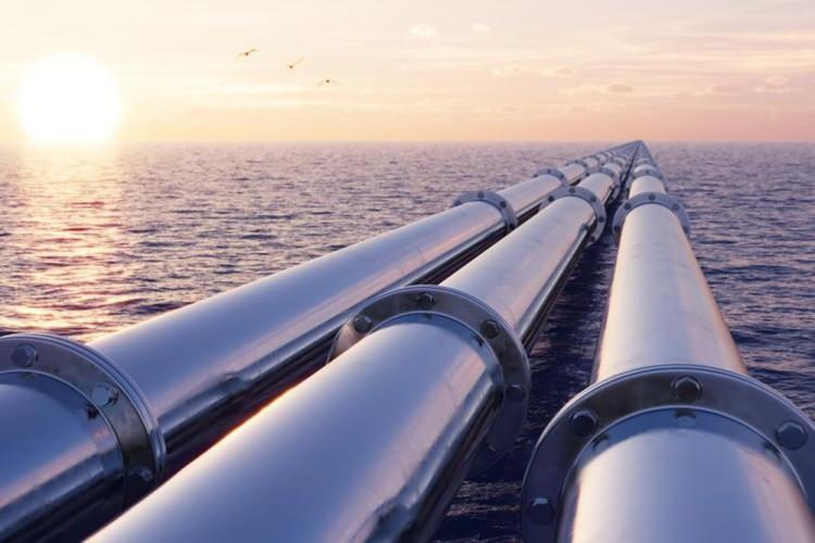 <p><span style="color:#B22222"><strong>KÜRESEL EKONOMİYE DOĞRUDAN ETKİSİ VAR!</strong></span></p>
<p> </p>
<p>Doğal gaz, fosil yakıtlar arasında en temiz yanma özelliğine sahip olması nedeniyle çevre dostu bir enerji kaynağı olarak kabul ediliyor.</p>
<p> </p>
<p>Bu nedenle doğal gaz rezervlerine sahip olan bölgeler, enerji güvenliği ve sürdürülebilirlik açısından avantajlı bir konumda bulunuyor. <strong>Ayrıca, bu rezervler, enerji piyasalarında da önemli bir rol oynuyor.</strong></p>