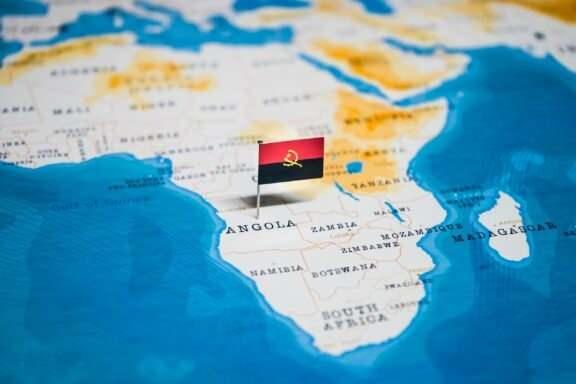 <p><strong><span style="color:#B22222">33) ANGOLA </span> | 343 MİLYAR</strong></p>