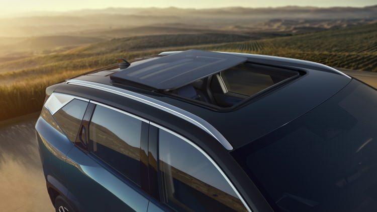 <p><strong>Yeni bir SUV, yeni bir vizyon</strong></p>
<p>Renault, C segmenti SUV pazarında küresel referans olma hedefini yeni modeli Boreal ile bir adım ileri taşıyor.<br />
<br />
<br />
Boreal, ilk günden itibaren Latin Amerika, Türkiye, Orta Doğu ve Akdeniz pazarlarının özel beklentilerine göre şekillendirilmiş bir model. Güçlü ve dayanıklı tasarımı, teknolojik donanımı ve prestijli duruşuyla dikkat çekiyor.</p>