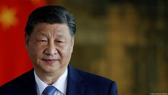 <p>Xi Jinping, Çin’in mevcut lideri olarak küresel siyasette güçlü bir aktör haline gelmiştir. Çin, Xi’nin yönetiminde dünyanın ikinci büyük ekonomisi ve askeri gücü olarak büyümeye devam etmektedir. <strong>Xi'nin liderliği, Çin’in ekonomik gücünü pekiştirirken aynı zamanda bölgesel ve küresel etkisini artırmıştır. </strong></p>