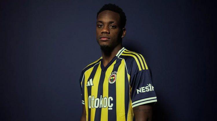 <p>Al Nassr'dan Jhon Duran'ı kadrosuna katarak dikkatleri üzerine çeken Fenerbahçe, bir bomba transferi daha bitirmek için harekete geçti.</p>