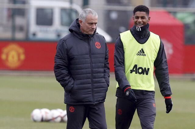 <p>Mourinho, İngiliz yıldızla yapacağı görüşmede oyuncuya onu Fenerbahçe'de görmek istediğinden söz edecek.<br />
<br />
(FOTOMAÇ)</p>