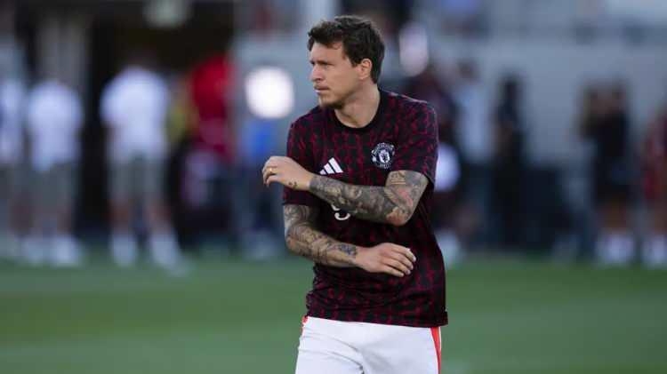 <p>Trabzonspor, Rennes'ten Christopher Wooh'un Türkiye'ye sıcak bakmaması üzerine rotasını Manchester United'dan ayrılan Victor Lindelöf'e çevirdi.<br />
<br />
(FANATİK)</p>