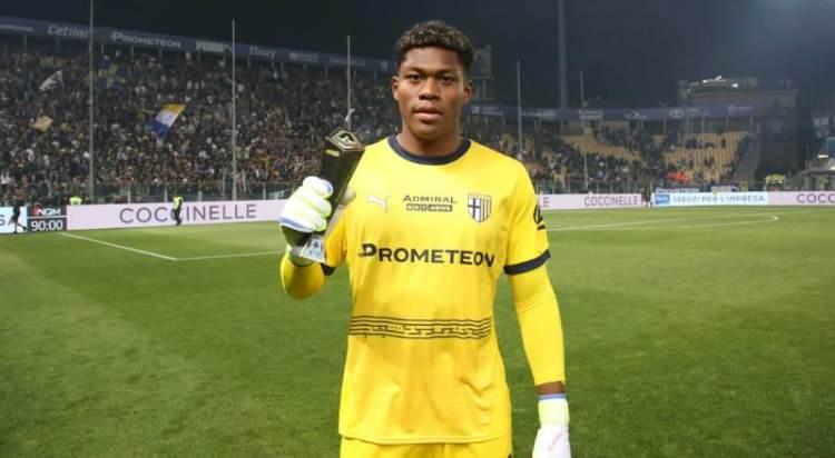 <p>Galatasaray'da kaleci hedefi değişti. Petrovic'te mutlu sona ulaşamayan sarı-kırmızılılar, Parma forması giyen 22 yaşındaki Zion Suzuki ile görüşmelere başladı.<br />
<br />
(FOTOMAÇ)</p>