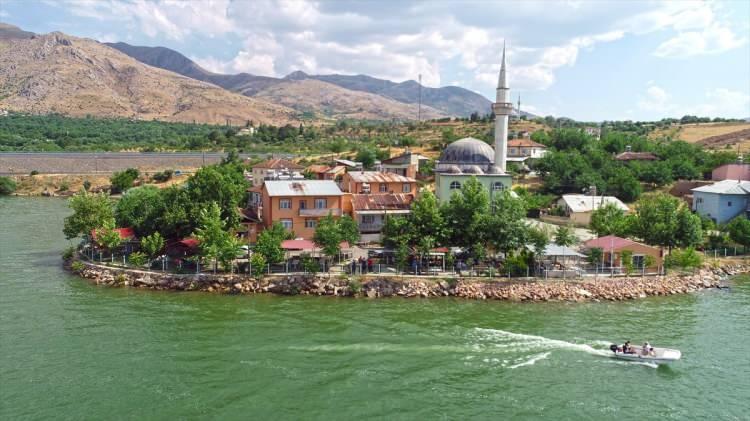 <p>Elazığ 547 köy</p>

<p> </p>
