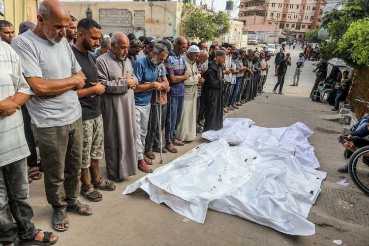 <p>Öte yandan Gazze'deki hükümet tarafından yapılan son açıklamaya göre ABD-İsrail güdümlü Gazze Yardım Vakfı'nın devreye girmesinden bu yana yardım almaya çalıştığı sırada 773 kişi öldürüldü, 5 binden fazla kişi yaralandı.</p>
<p> </p>