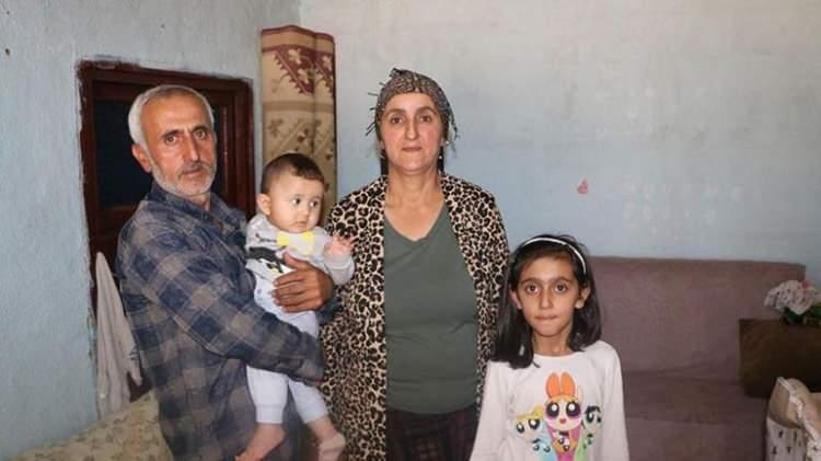 <p>"YILANLAR ÇOCUKLARIN RÜYASINA GİRİYOR"<br />
"Yılanlar nedeniyle uyuyamıyoruz ve her gün korku içinde yaşıyoruz." diyen Tahir Erci, şunları söyledi:</p>
<p>"Yılanlar bazen çocuklarımın rüyasına bile giriyor. Bu nedenle evimin salon kısmı ile mutfak arasındaki duvarı kısmen yıkmak zorunda kaldım.</p>