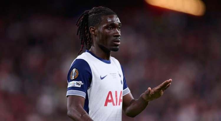 <p>Tottenham'dan Yves Bissouma ile 8 milyon eurodan 4 yıllığına anlaşan Fenerbahçe, İngiliz ekibinin 20 milyon euroluk inadını kırmaya çalışıyor.<br />
<br />
(AKŞAM)</p>
