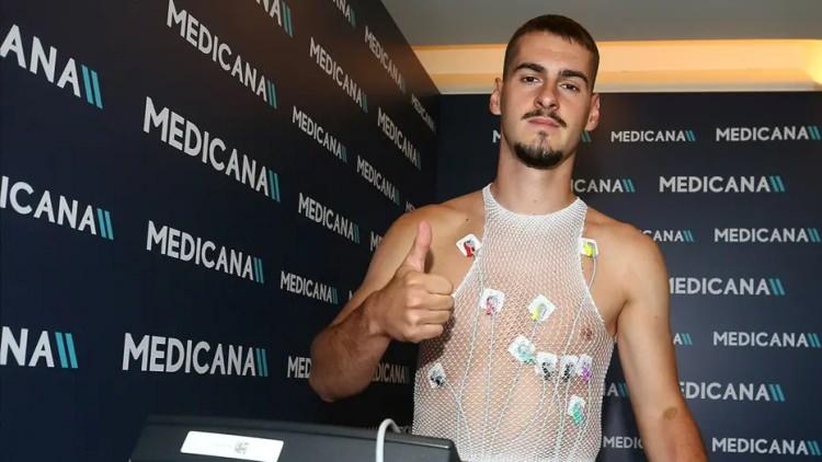 <p>Fenerbahçe'den ayrılmak isteyen Ognjen Mimovic'e Kızılyıldız'ın ardından Championship'ten de iki takım talip oldu.<br />
<br />
(FOTOMAÇ)</p>