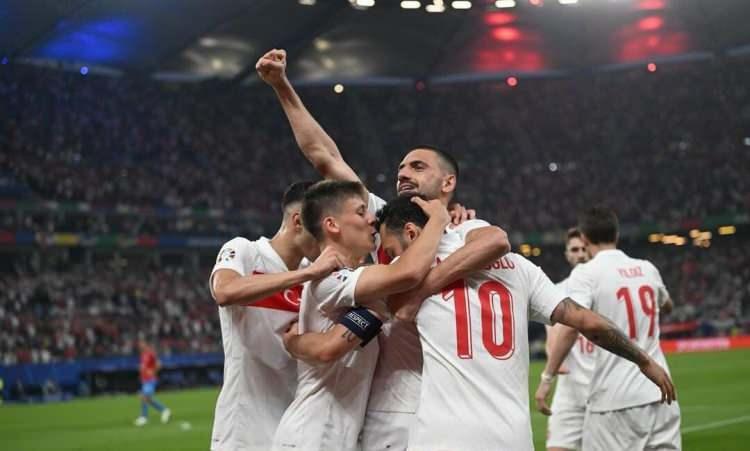 <p>A Milli Futbol Takımımız FIFA dünya sıralamasında 27. sıradaki yerini korudu.</p>
