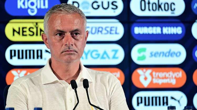 <p>Sarı-lacivertli takımın teknik patronu Jose Mourinho, Coman'ı telefonla arayarak oyuncuya 'Seni takımımda görmek istiyorum' dedi.</p>
