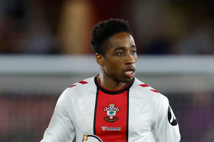 <p>Orkun Kökçü transferi için görüşmelere başlandığını açıklayan Beşiktaş'ta sıradaki transferin Kyle Walker-Peters olması bekleniyor.<br />
<br />
Transfer için tüm şartlarda anlaşma sağlanırken İngiliz sağ bek kısa süre içinde İstanbul'a gelecek.<br />
<br />
(FANATİK)</p>