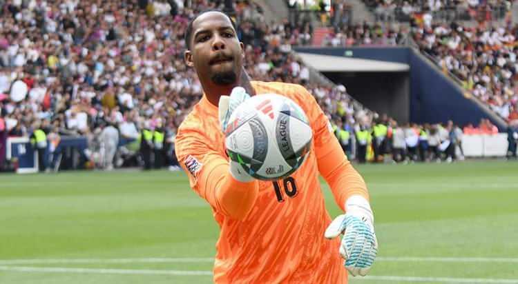 <p>Galatasaray, Milan'la 1 yıllık kontratı kalan ve 20 milyon Euro talep edilen Mike Maignan için şartları zorluyor.<br />
<br />
(TAKVİM)</p>