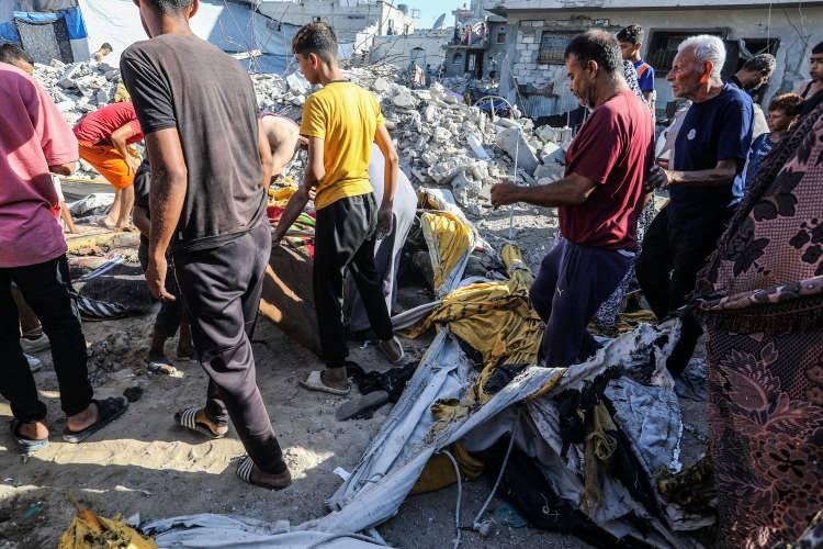 <p>Son 24 saatte Gazze'deki hastanelere 52 ölü ve 262 yaralının getirildiği kaydedildi.</p>