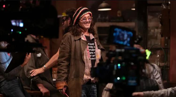 <p>Gerçekleştirilen etkinlikte filmin oyuncuları Riccardo Scamarcio, Antonia Desplat, Bruno Gouery ve Ryan McParland, Johnny Depp'i yalnız bırakmadı.</p>