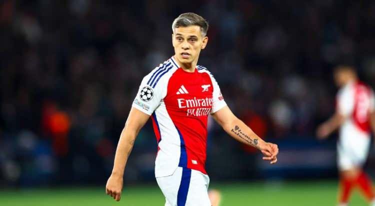 <p>Fenerbah&ccedil;e, Leandro Trossard i&ccedil;in Arsenal'in kapısını &ccedil;almaya hazırlanıyor.<br />
<br />
İngiliz ekibi, 1 yıllık kontratı kalan 30 yaşındaki futbolcunun ayrılığına sıcak bakıyor.<br />
<br />
​(TAKVİM)</p>
