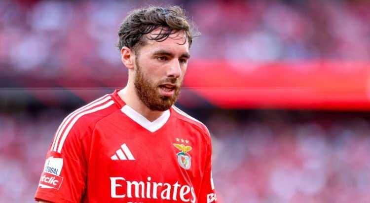 <p>Beşiktaş, Orkun Kökçü için Benfica'ya 20 milyon euro önerdi ve sonraki satıştan yüzde 20 pay teklif etti.<br />
<br />
Portekiz devi ise 5 milyon euro kiralama ve 30 milyon euro zorunlu satın alma opsiyonu talep etti.<br />
<br />
(AKŞAM)</p>
