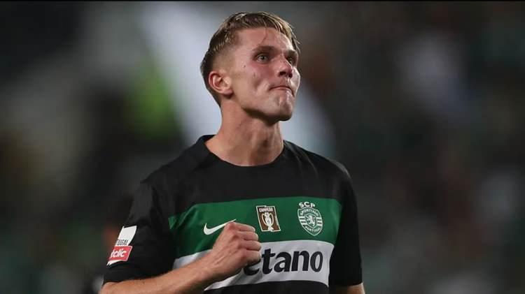 <p>Osimhen-Napoli krizinin bir benzeri Sporting ile Gyökeres arasında yaşanıyor.<br />
<br />
Fenerbahçe buradan doğabilecek fırsat için pusuya yatmış durumda.</p>

<p><br />
(FANATİK)</p>
