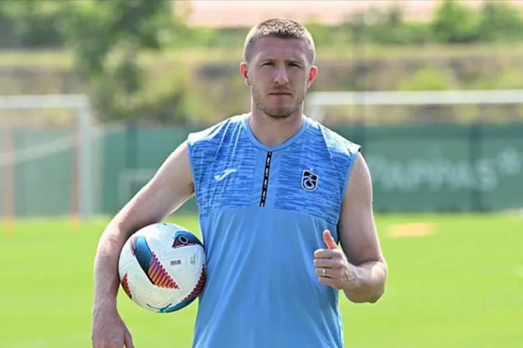 <p>Toplamda 15 yabancısı bulunan Trabzonspor, ilk etapta Lundstram, Barisic ve Teklic ile yollarını ayıracak.<br />
<br />
(FANATİK)</p>
