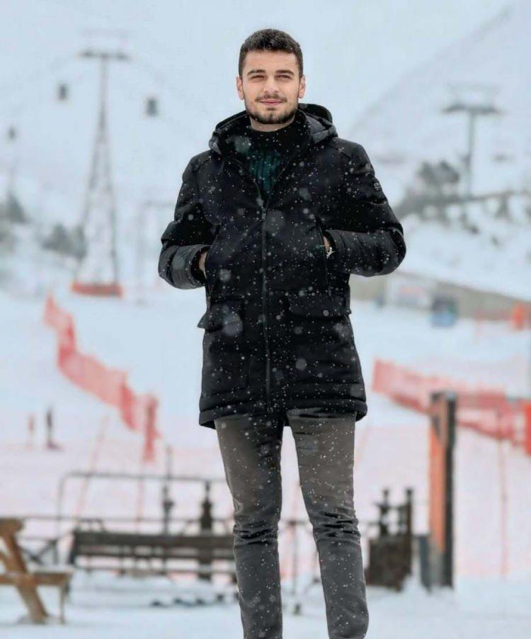 <p><span style="color:rgb(178, 34, 34)">AĞIRLAŞTIRILMIŞ MÜEBBET TALEBİ</span></p>
<p>Olayla ilgili tüm delilleri değerlendiren Cumhuriyet savcısı, eylemin Batuhan Yavuz tarafından yapıldığının sabit olduğunu, Yavuz'un alınan ifadesinde de eylemi gerçekleştirdiğini ikrar ettiğini, ilk atıştan sonra Doğuhan'ın yanına gelerek yakın mesafeden 2 el daha ateş ettiği ve bu şekilde kardeşini kasten öldürmeye tam olarak irade gösterdiğini bildirdi. Şüphelinin eylemi gerçekleştirdikten sonra evde bir müddet kalmasının da soğukkanlı bir şekilde cinayeti işlediğini gösterdiğinin belirtildiği iddianamede, şüphelinin kardeşine karşı ateşli silah kullanarak kasten öldürme eylemini gerçekleştirdiğinin anlaşıldığı görüşünü kaydetti. Cumhuriyet savcısı, sanığın eylemine uyan 'Kardeşe karşı kasten öldürme' suçu nedeniyle ağırlaştırılmış müebbet hapis ile cezalandırılmasını talep etti.</p>
<p> </p>