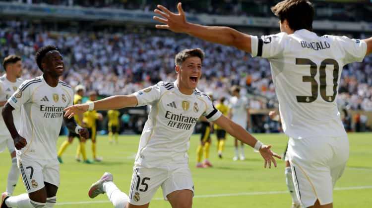 <p><strong>* Real Madrid | 72.89 milyon Euro</strong><br />
<br />
*** Organizasyonda yarı finale yükselme başarısı gösteren Real Madrid, 5 maç sonunda bu parayı kasasına koyarak çok ciddi bir gelir elde etmiş oldu.</p>
<p> </p>