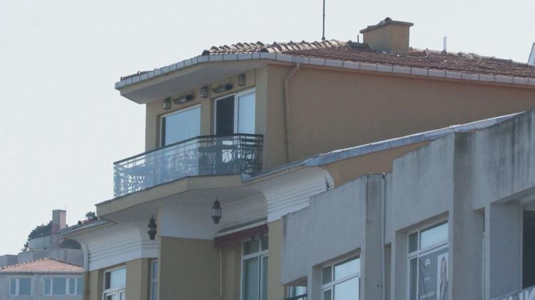 <p>Uzman ekiplerin saha çalışmalarının ardından 2025 yılı başından itibaren gerçekleştirilen Koruma Kurulu toplantılarında toplam 106 taşınmaza ilişkin karar alındı. Bu kapsamda, 49 taşınmazdaki kaçak müdahale için suç duyurusunda bulunuldu. Tescilsiz taşınmazlara ilişkin 42 dosyada bilgi ve belge talebinde bulunulurken, 15 taşınmazda daha önce alınmış kurul kararlarının uygulanması istendi. </p>