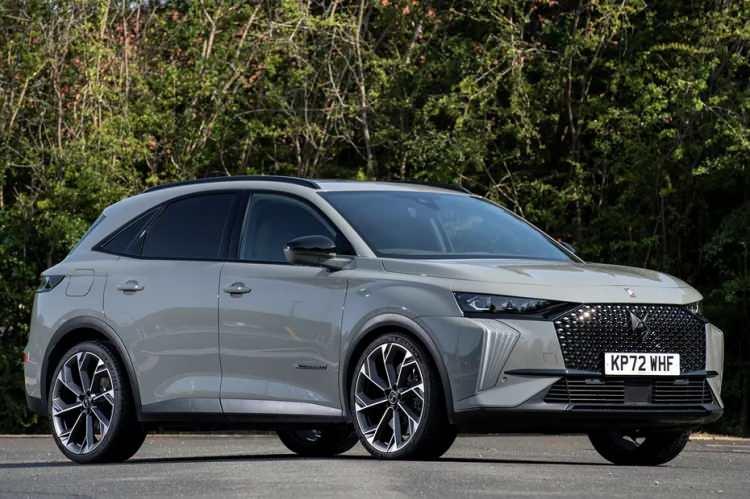 <p>- DS 7 Etoile Plug-in Hybrid AWD 300 ve DS 7 Performance Plug-in Hybrid AWD 360 versiyonlarında 450 bin TL için 12 ay vadeli ve yüzde 1,99 faizli kredi olanağı,</p>
<p> </p>