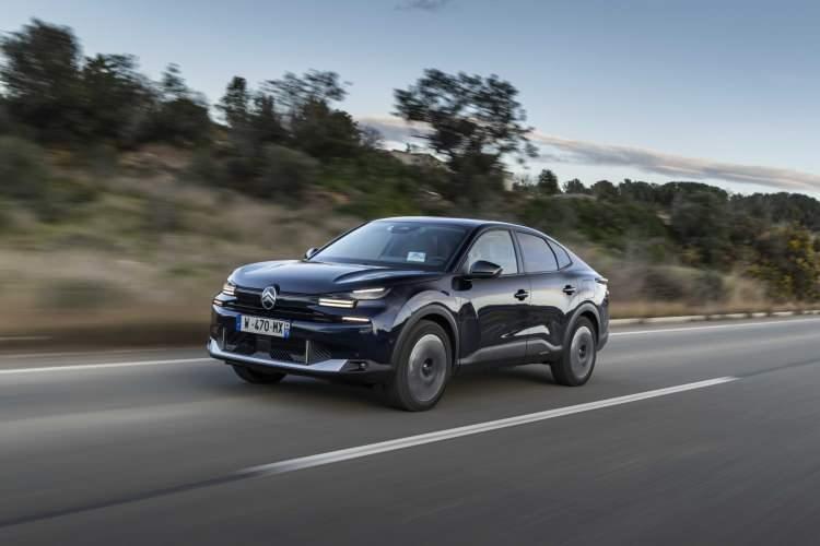 <p>Kompakt sınıfta sedan ve SUV genlerini bir araya getiren, güncellenen tasarım ve teknolojisiyle öne çıkan yeni C4 X’in Max donanım seviyesine özel olarak da 150 bin TL’ye 12 ay vadeli %0 faizli kredi imkanı sağlanıyor. </p>