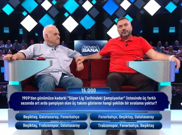 <p><span style="color:#800000"><strong>FUTBOL SORUSUNDA TAKILDILAR</strong></span></p>
<p><span style="color:#000000">Tüm soruları bilebilmek için kıyasıya mücadele eden ikili, <em><strong>"1959'dan günümüze kadarki 'Süper Lig Tarihindeki Şampiyonlar' listesinde üç farklı sezonda art arda şampiyon olan üç takımı gösteren hangi şekilde bir sıralama yoktur?"</strong></em> şeklindeki 15 bin TL değerindeki soruda kafa karışıklığı yaşayarak yanıldı. </span></p>