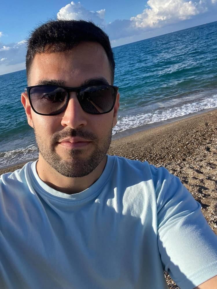 <p>Aynı evde anneleriyle yaşayan Mehmet Ateş (27) ile Ege Üniversitesi Çocuk Gelişimi Bölümü 1'inci sınıf öğrencisi kız kardeşi Nazife Ateş (18) arasında henüz bilinmeyen nedenle tartışma çıktı. </p>