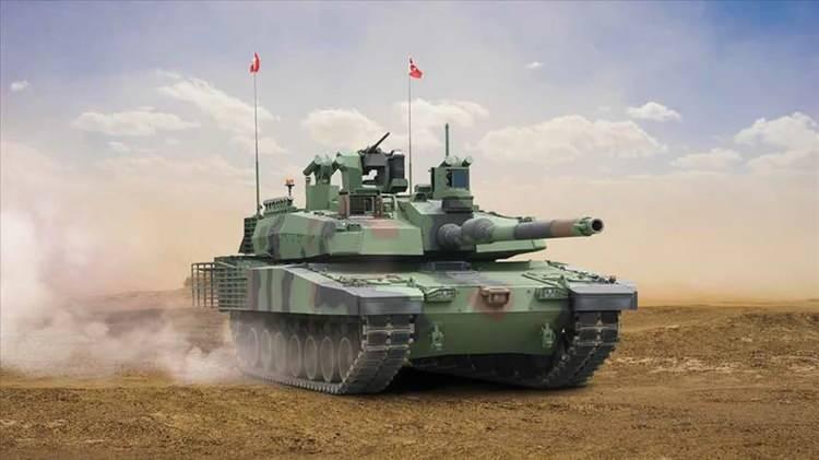 <p><strong>YENİ ALTAY GÜN SAYIYOR</strong></p>
<p> </p>
<p>Yeni ALTAY tankında da seri üretim bu sene. Ancak asıl üretim önümüzdeki yıl başlayacak. 2026’da 11 adet, 2027’de ise 41 adet ALTAY T1 tankı teslim edilecek. </p>