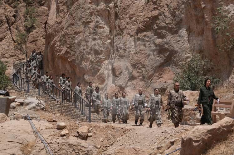 <p><strong>SİLAHLARINI BIRAKAN PKK'LILARIN KİMLİKLERİ BELLİ OLDU</strong><br />
 </p>

<p>Silahları imha eden grubun öncülüğünü PKK terör örgütü elebaşlarından Bese Hozat, Behzat Çarçel ve Tekoşin Ozan yaptı. Terörsüz Türkiye kapsamında silah bırakan tüm PKK'lıların kimlikleri belli oldu.</p>
